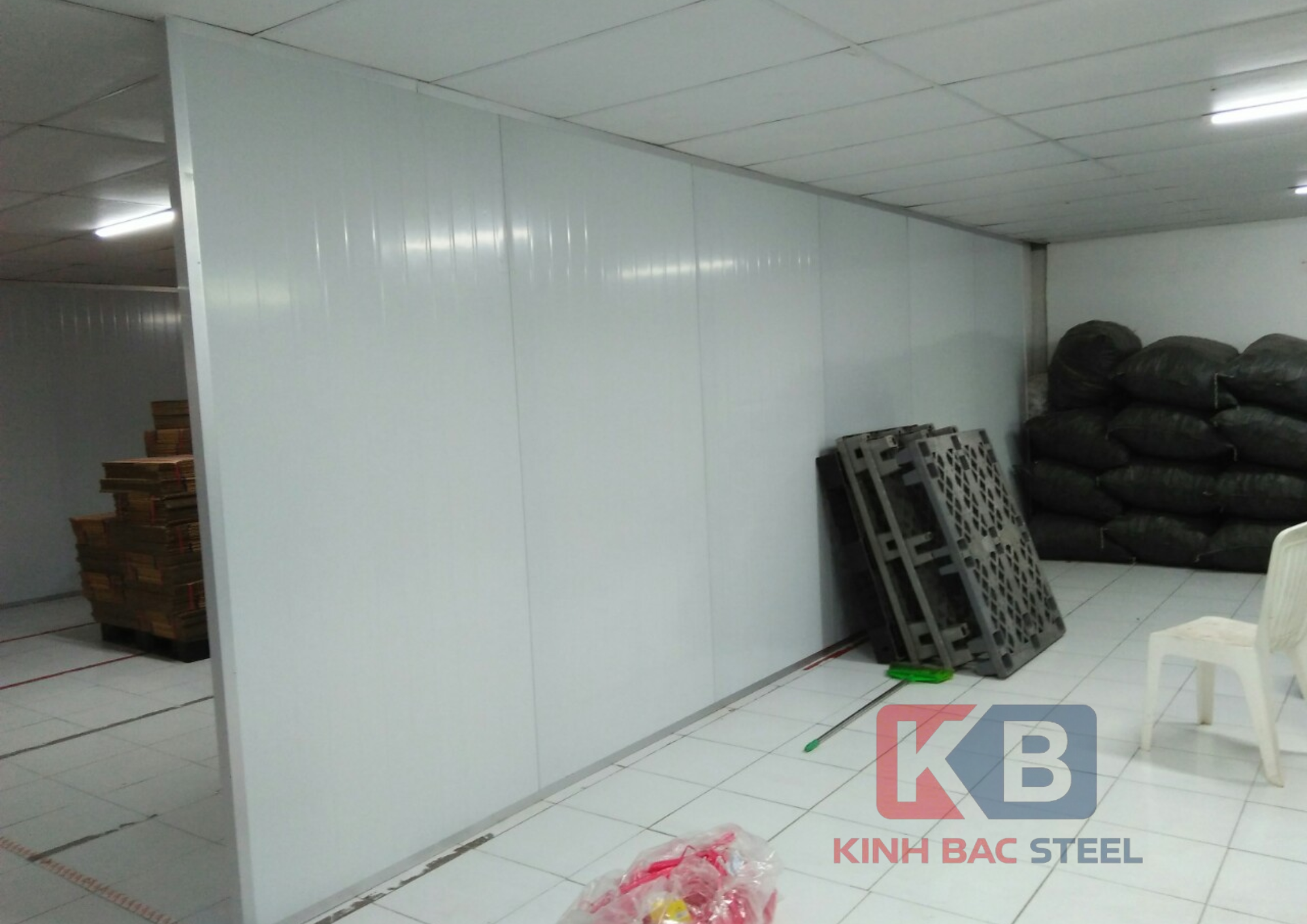 Làm vách ngăn panel – giải pháp nhanh, tiết kiệm chi phí | KINH BAC STEEL